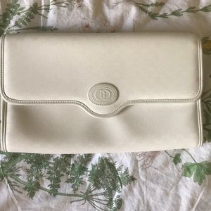 Vintage Gucci white clutch